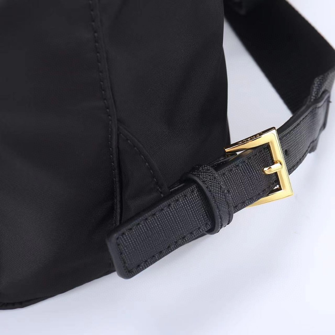 Prada-Golden buckle classic backpack