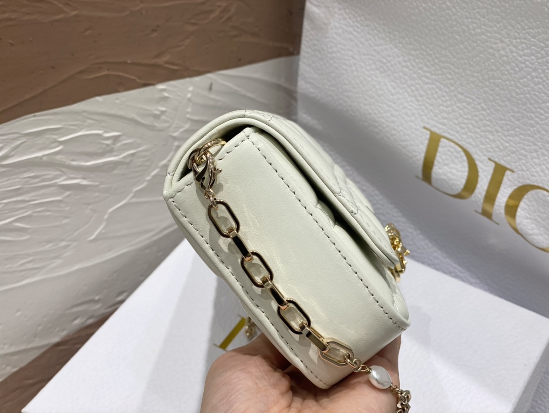 Dior-Lady Dior Pearl Phone Bag