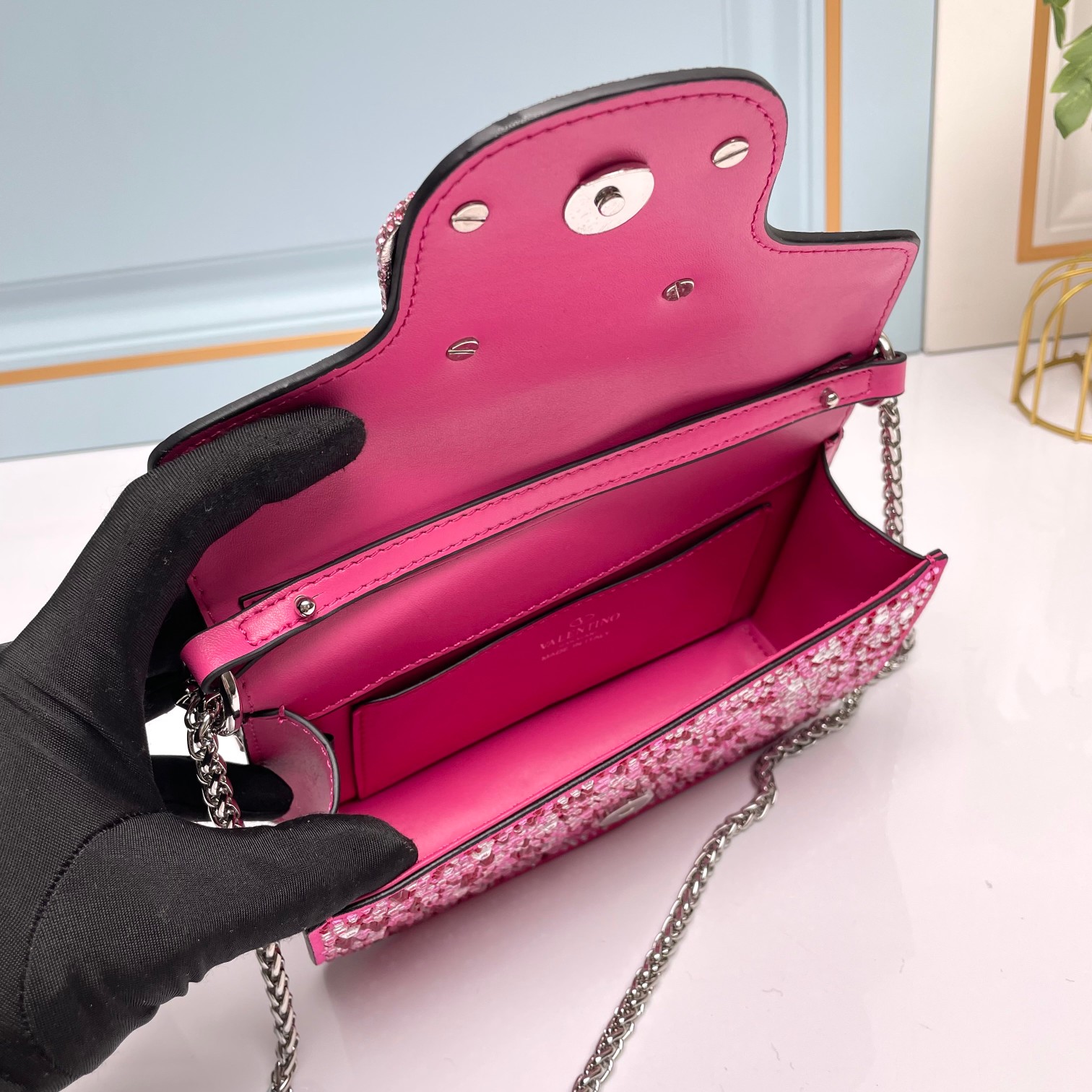 Valentino-Mini locò vlogo signature