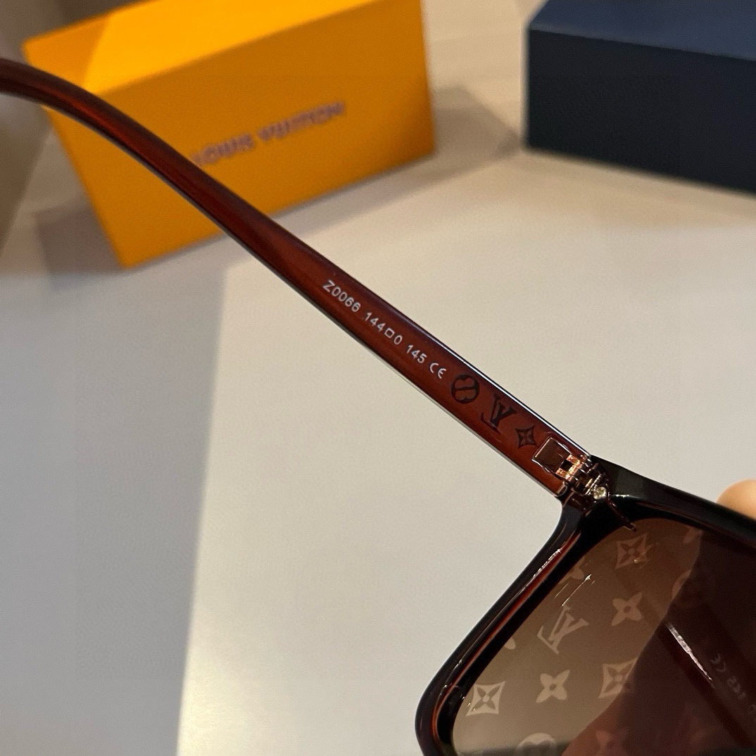 LV-Unisex large frame Sunglasses