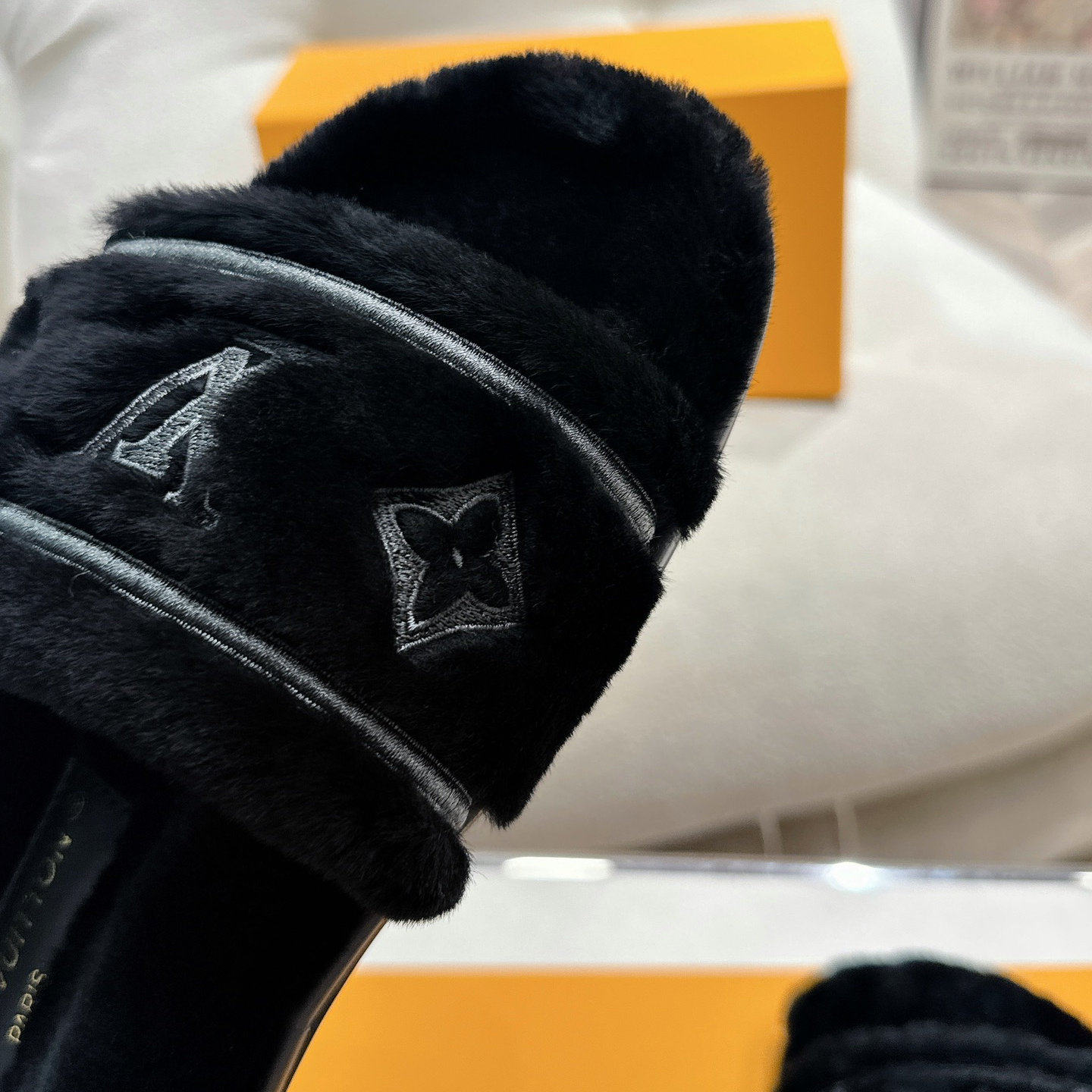 LV - Thick-soled Fur Slippers