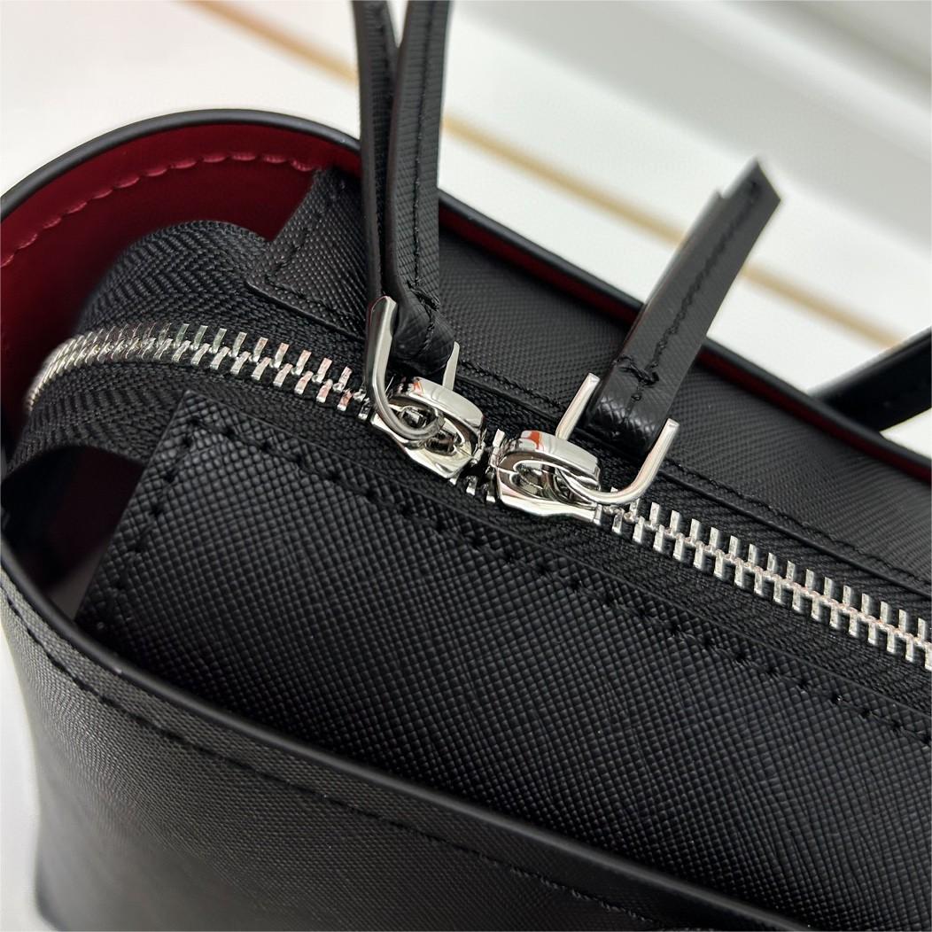 Prada-New shopping bag with cross pattern cowhide and zero cash bag