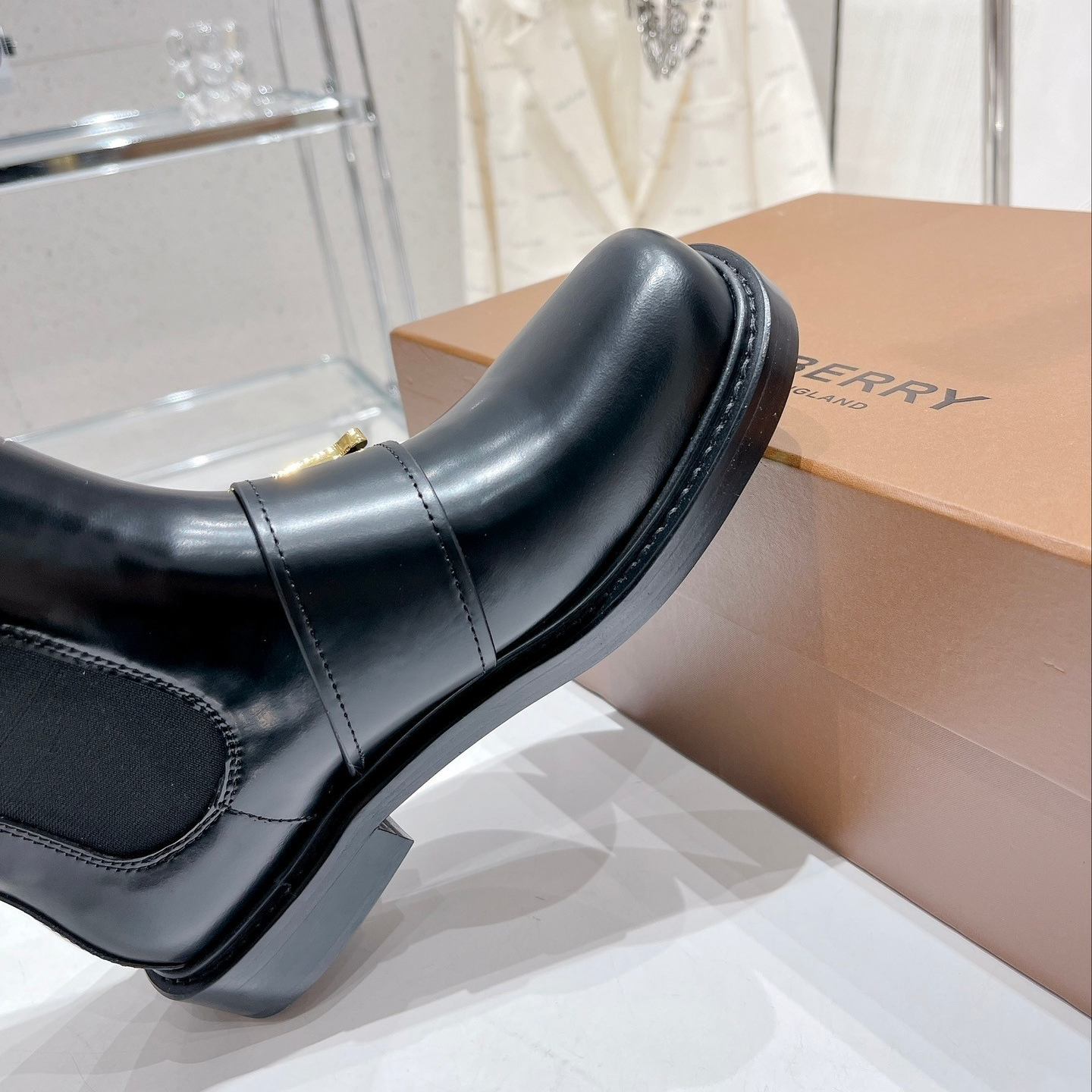 Burberry-Chelsea leather boots