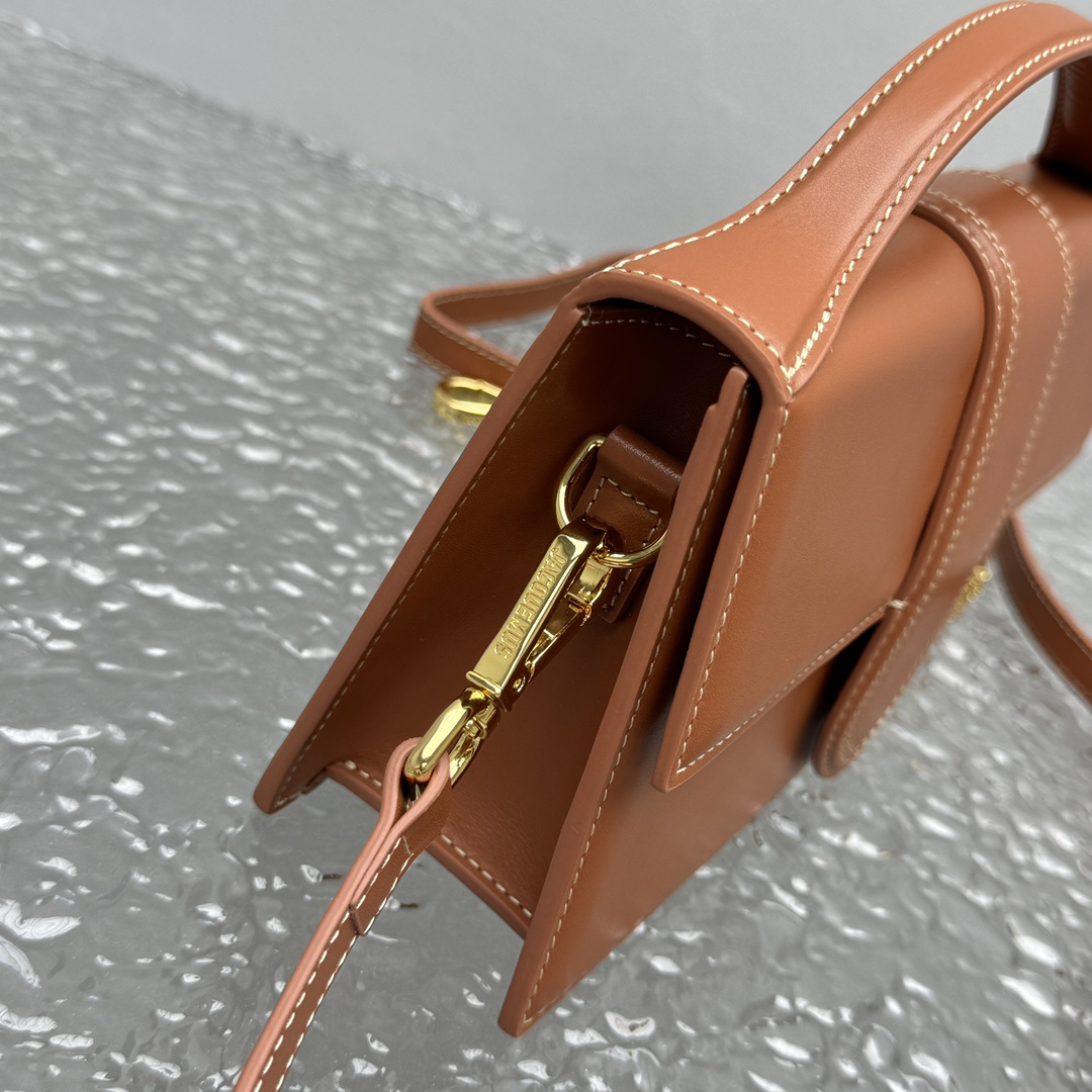 Jacquemus-Bamnino's new crossbody bag Light Brown