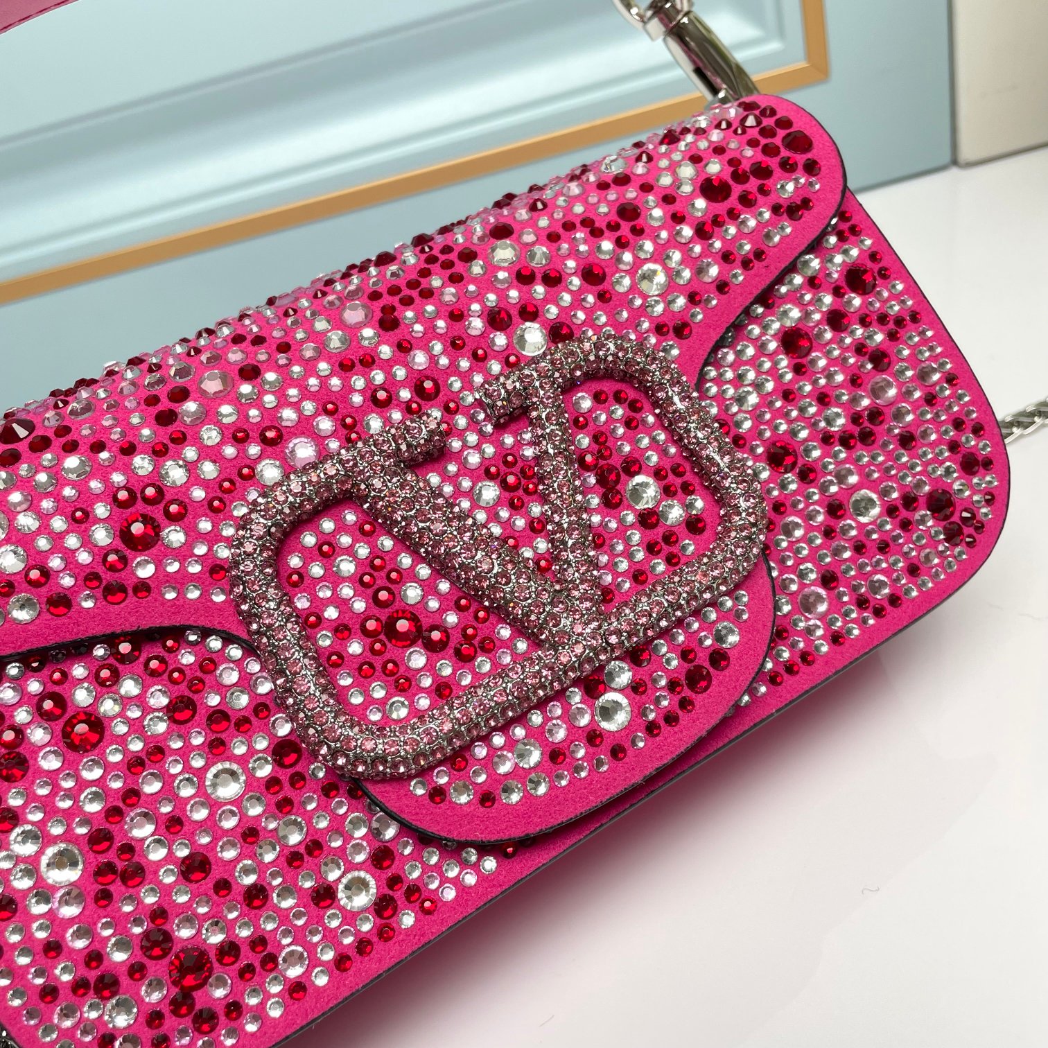 Valentino-Mini locò vlogo signature