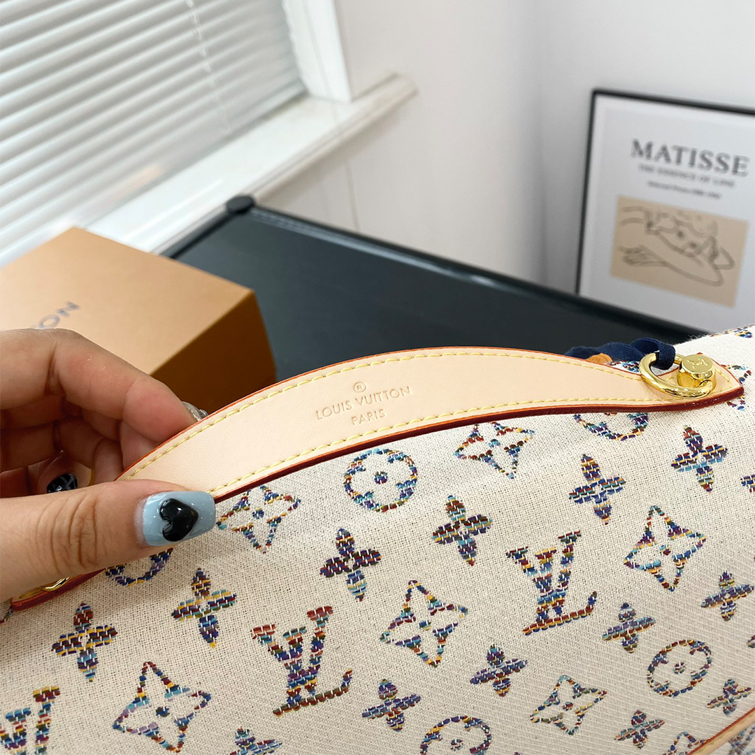 LV-24ss Navigation series embroidered messenger bag