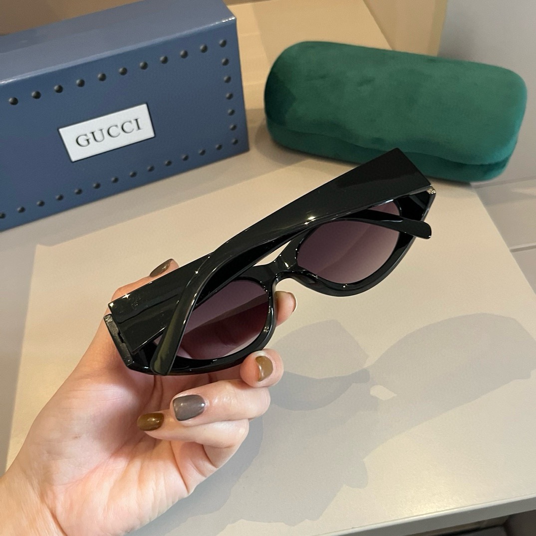 Gucci-Women's Cat Eye Small Frame Fashion Sunglasses