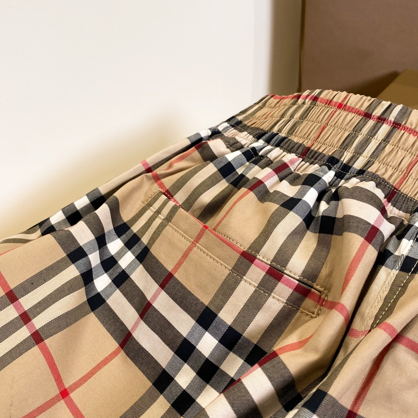 Burberry - Check Print Loose Elastic Waist Straight Cut Shorts