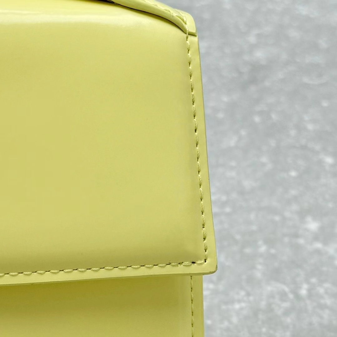 Jacquemu-Bamnino's new crossbody bag