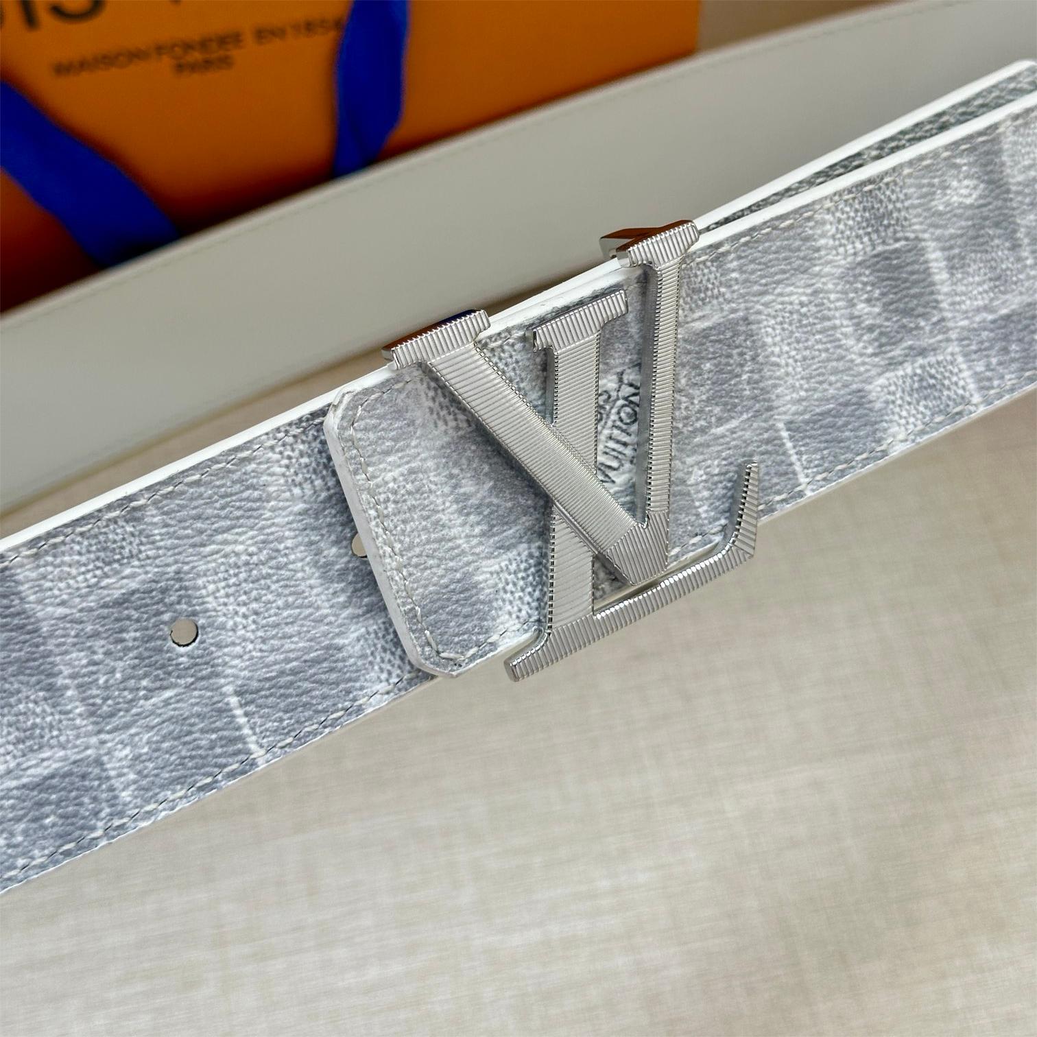 LV-initiales damier stripes