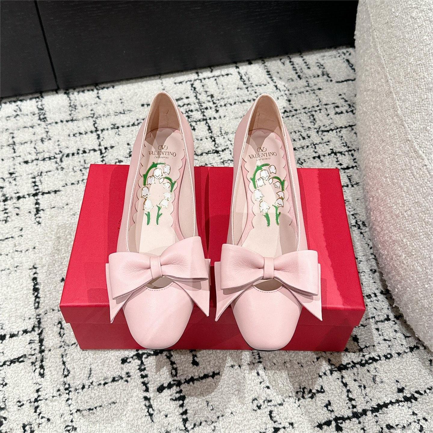 valentino-Early spring three-dimensional hollow bow block heels shoes