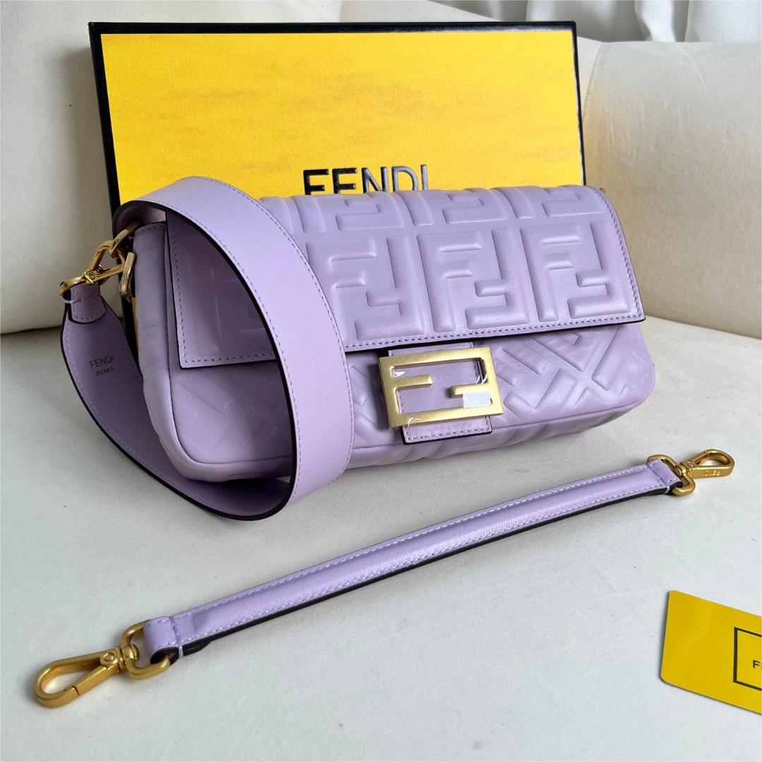 FENDI-Baguette handbag leather handbag
