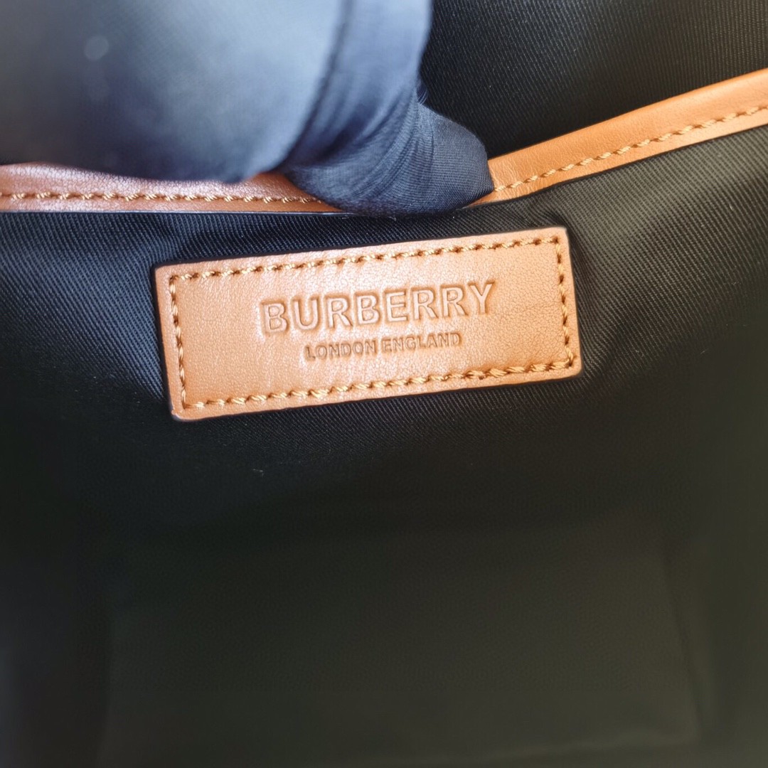 Burberry-Cleverly match the leather element backpack with stitching