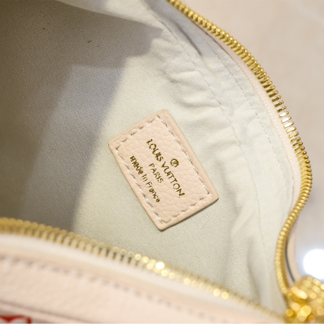 LV- nicolas ghesquière