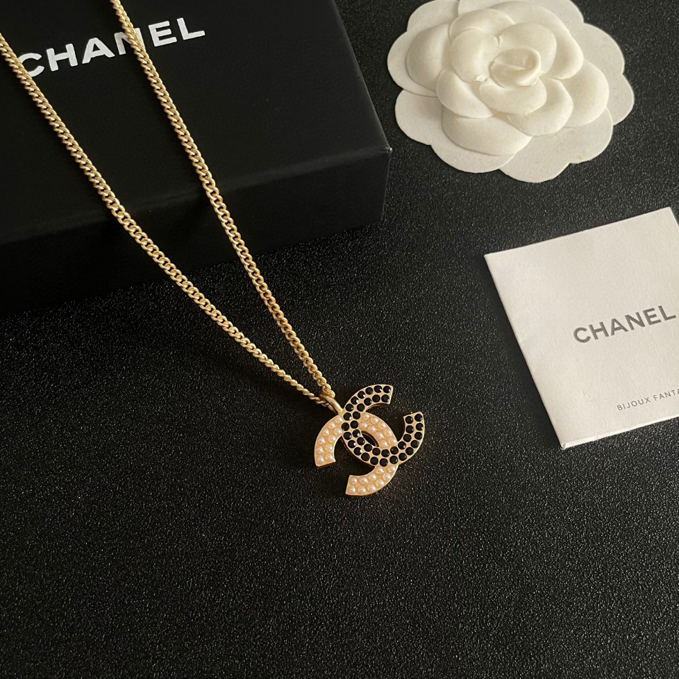 Chanel - Pearl Double C Color blocked Necklace