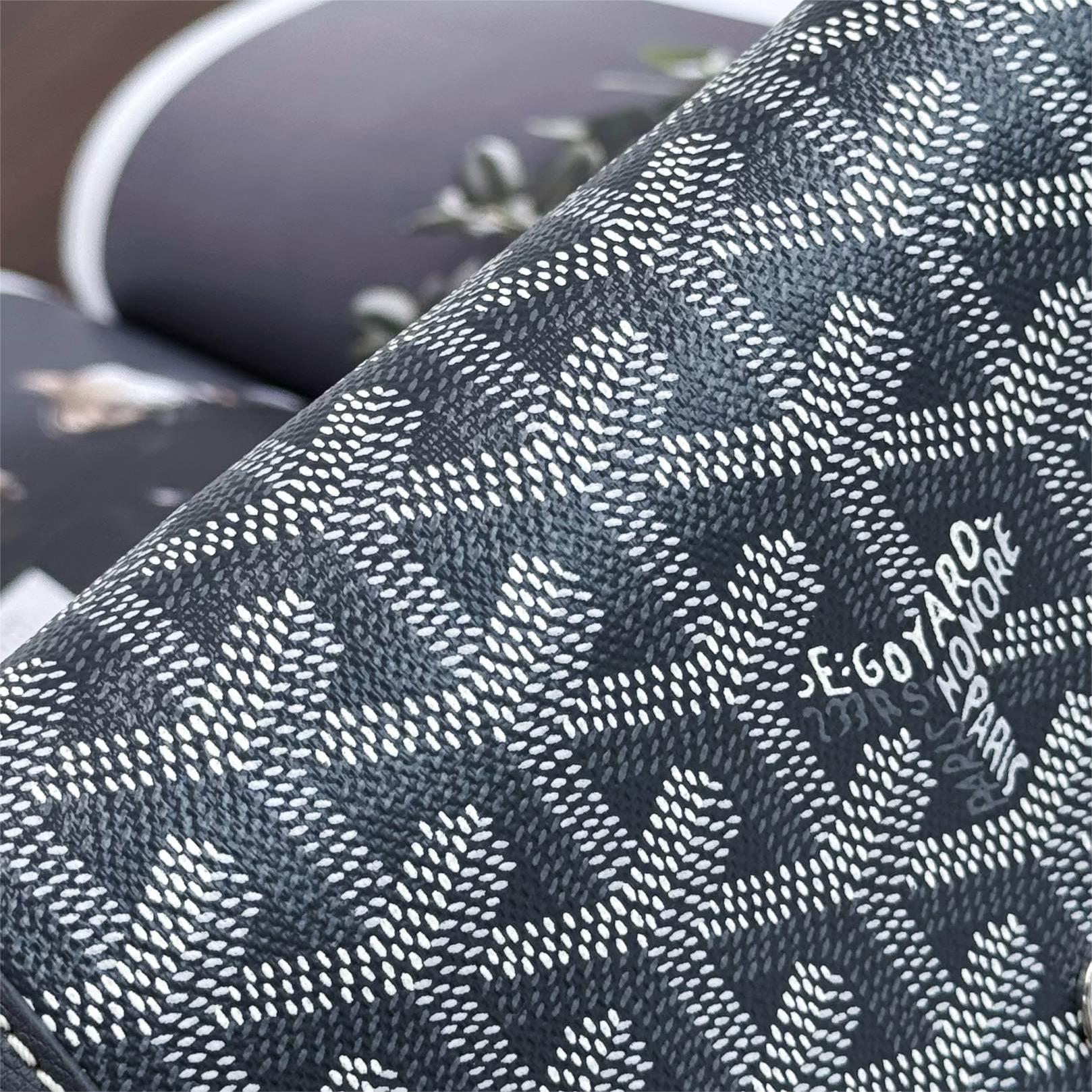 Goyard-Envelope package