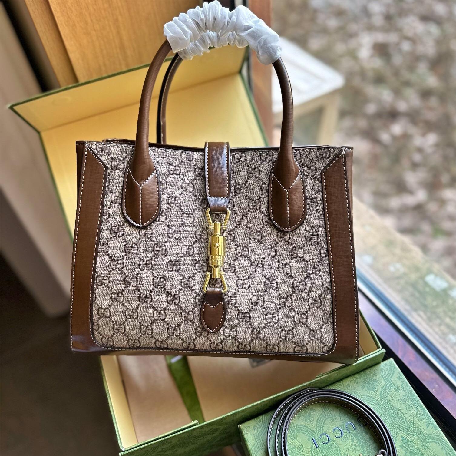 GUCCI-A brand new tote bag with detachable shoulder straps