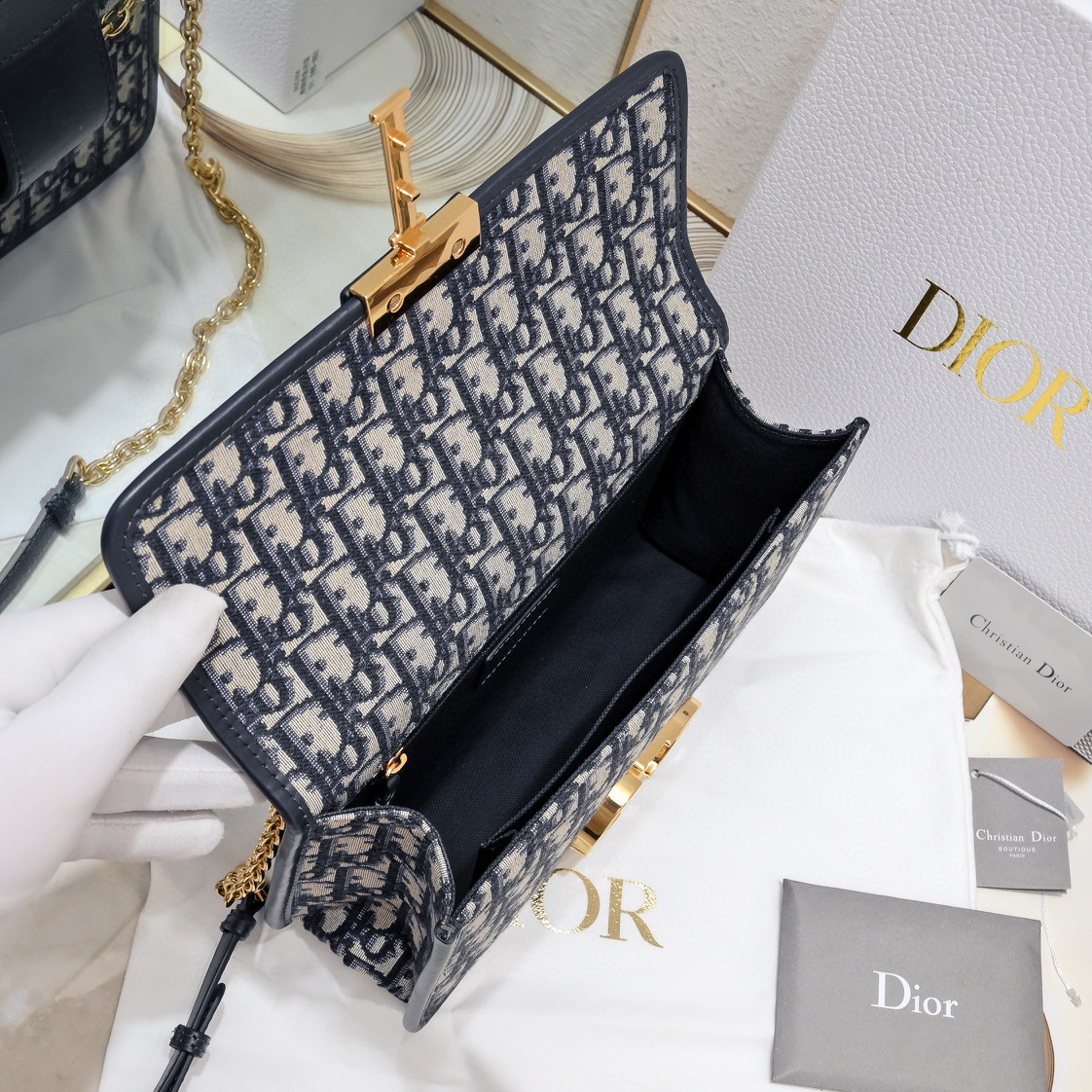 Dior-  Montaigne