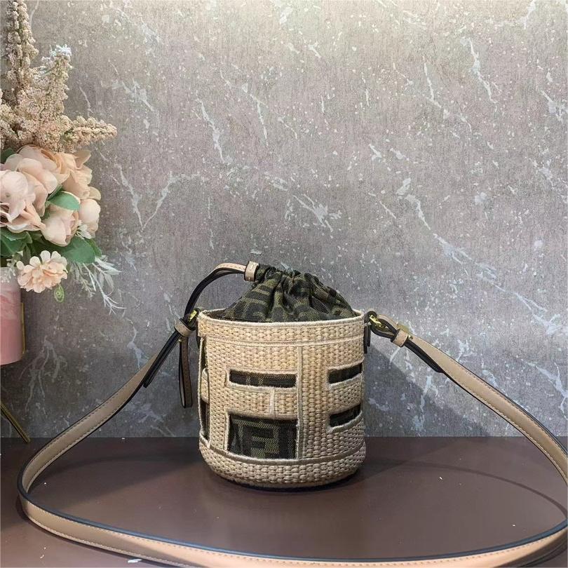 FENDI-Step out small bucket bag