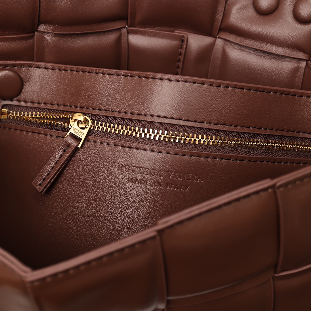 BV-Padded cassette chain pillow bag