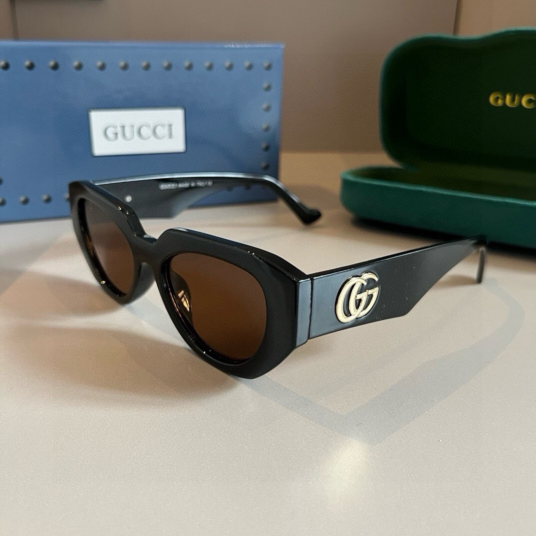 Gucci-unisex large frame sunglasses