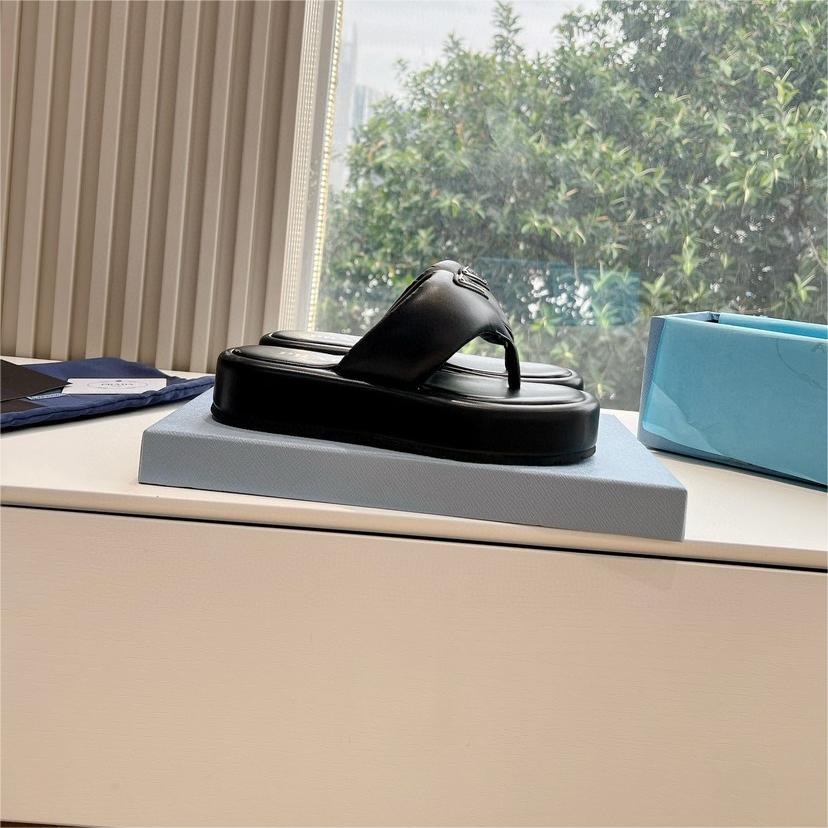 Prada-Soft soled leather flip flops sandals