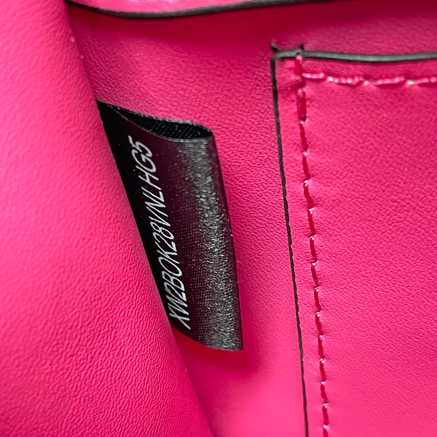 Valentino-Mini locò vlogo signature