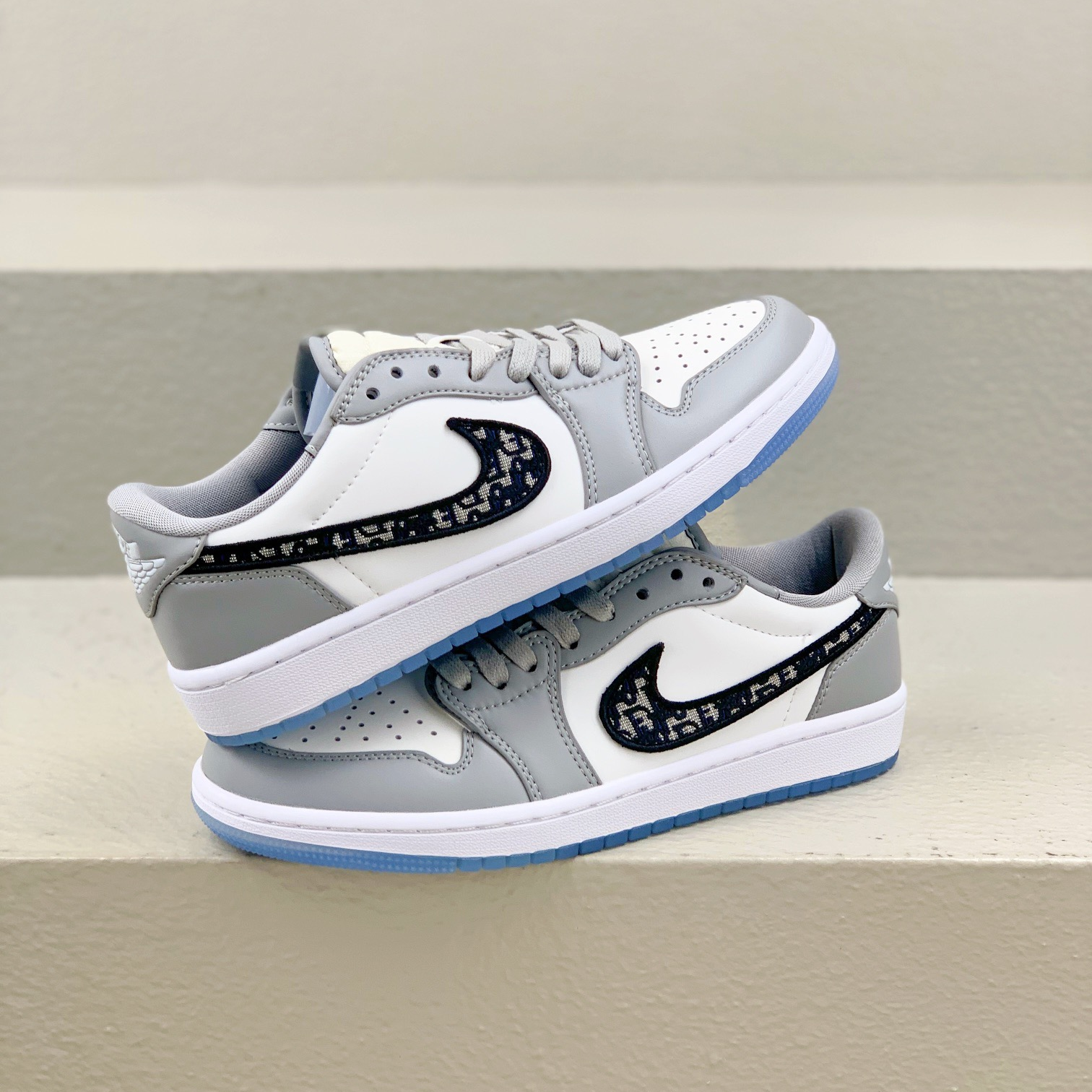 DIOR x Jordan Air Jordan 1 - White and Grey Retro Basketball Shoes