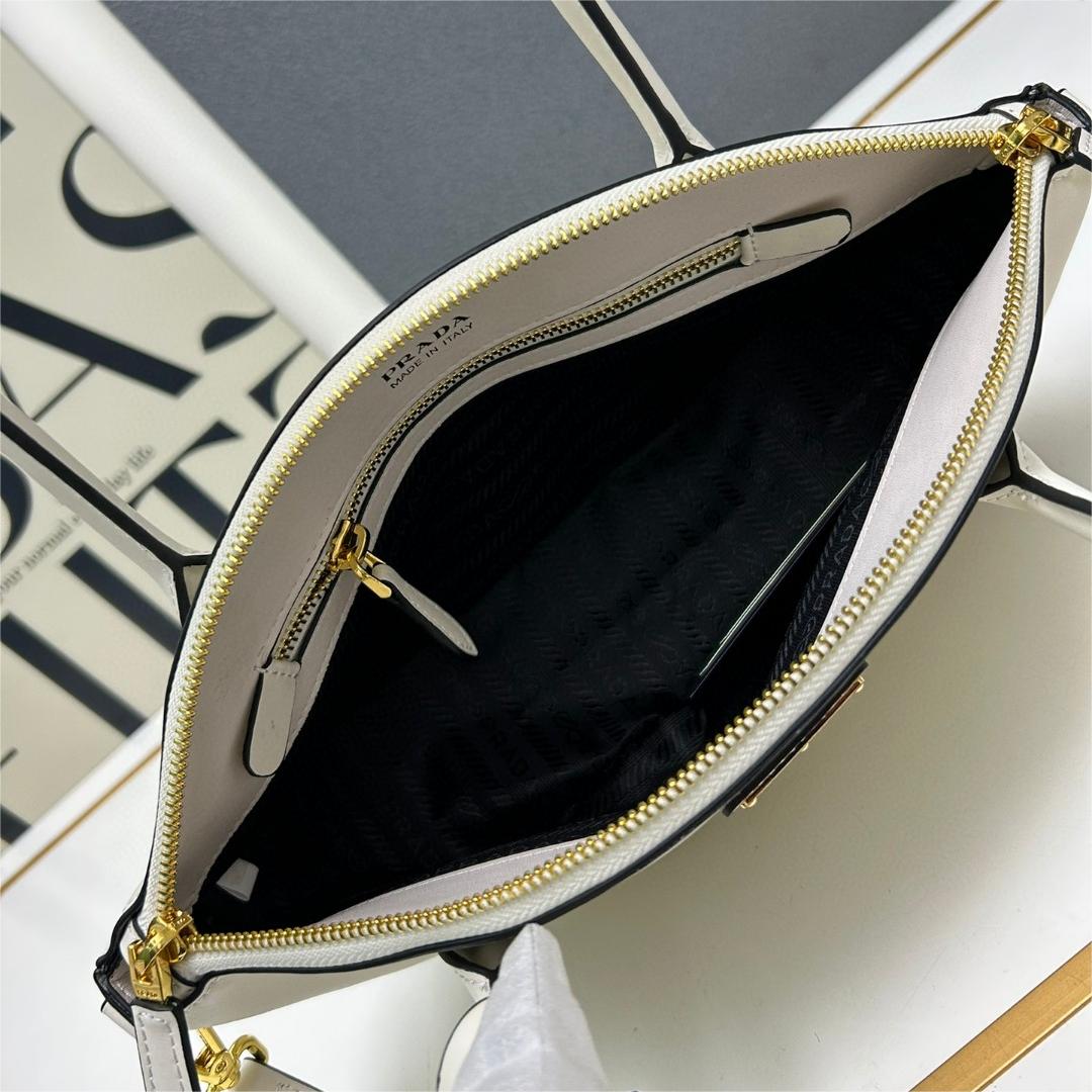 Prada-Long handled Zipper Dumpling Bun