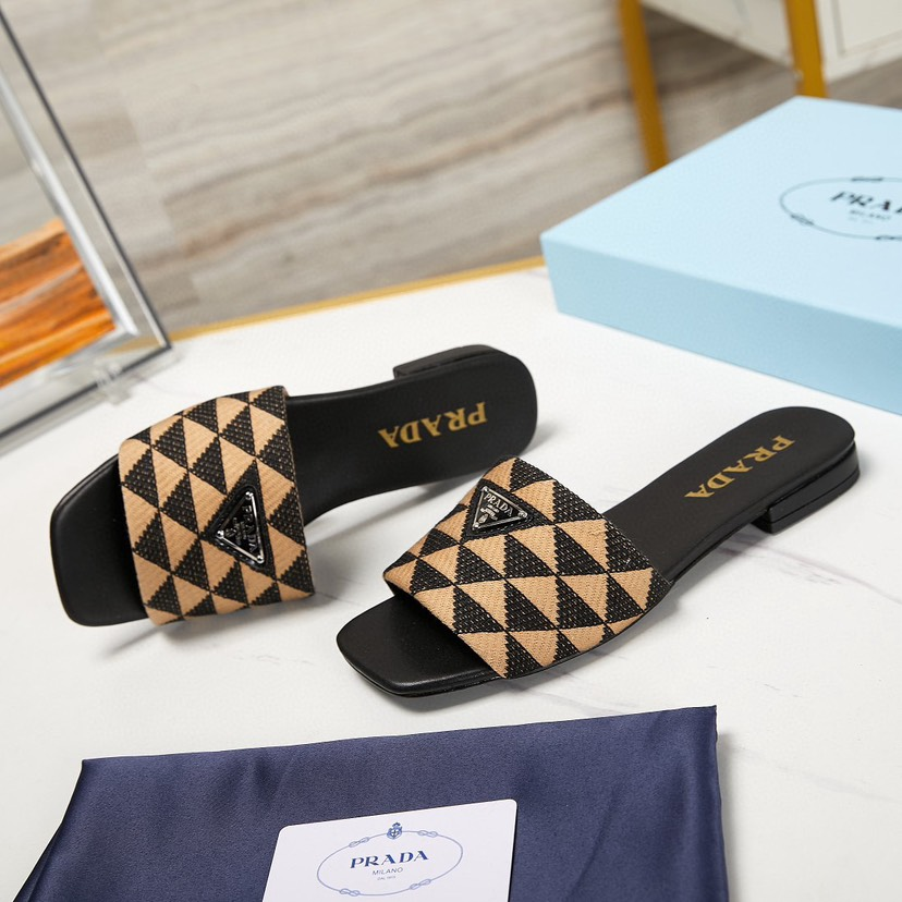 Prada-Sheepskin Electric Embroidery Cooler