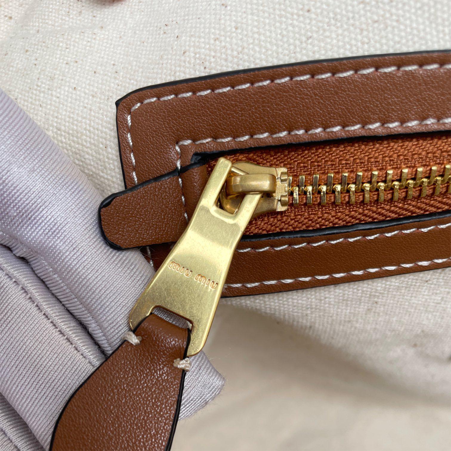 MIU MIU-isetan popup ivy