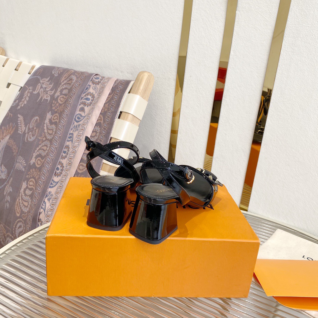 LV-shake twist black heels