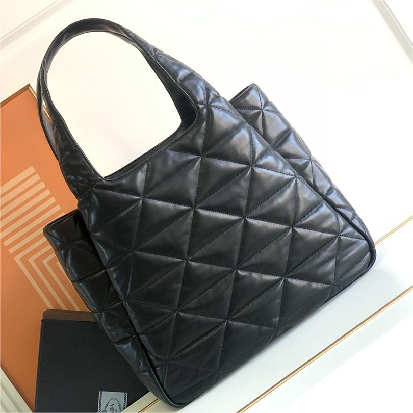 Prada-Large shopping bag, wandering bag