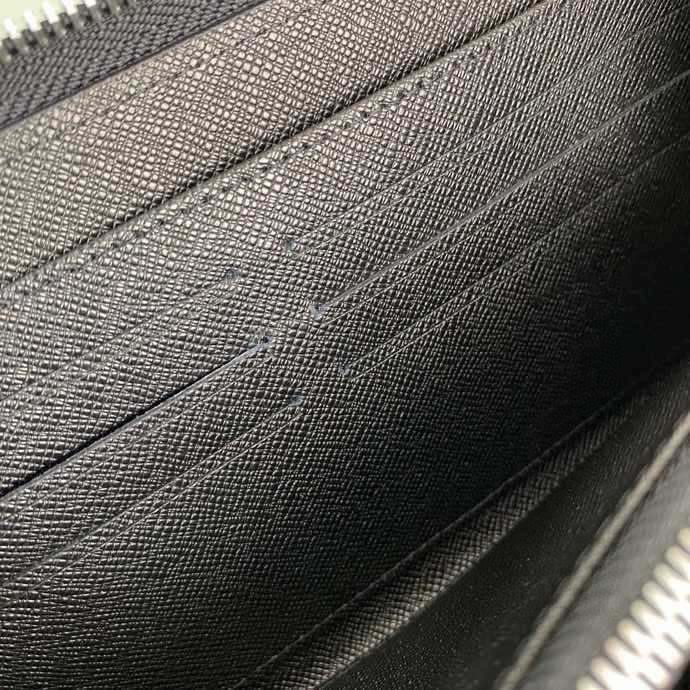 LV-Cross pattern black large single pull wallet