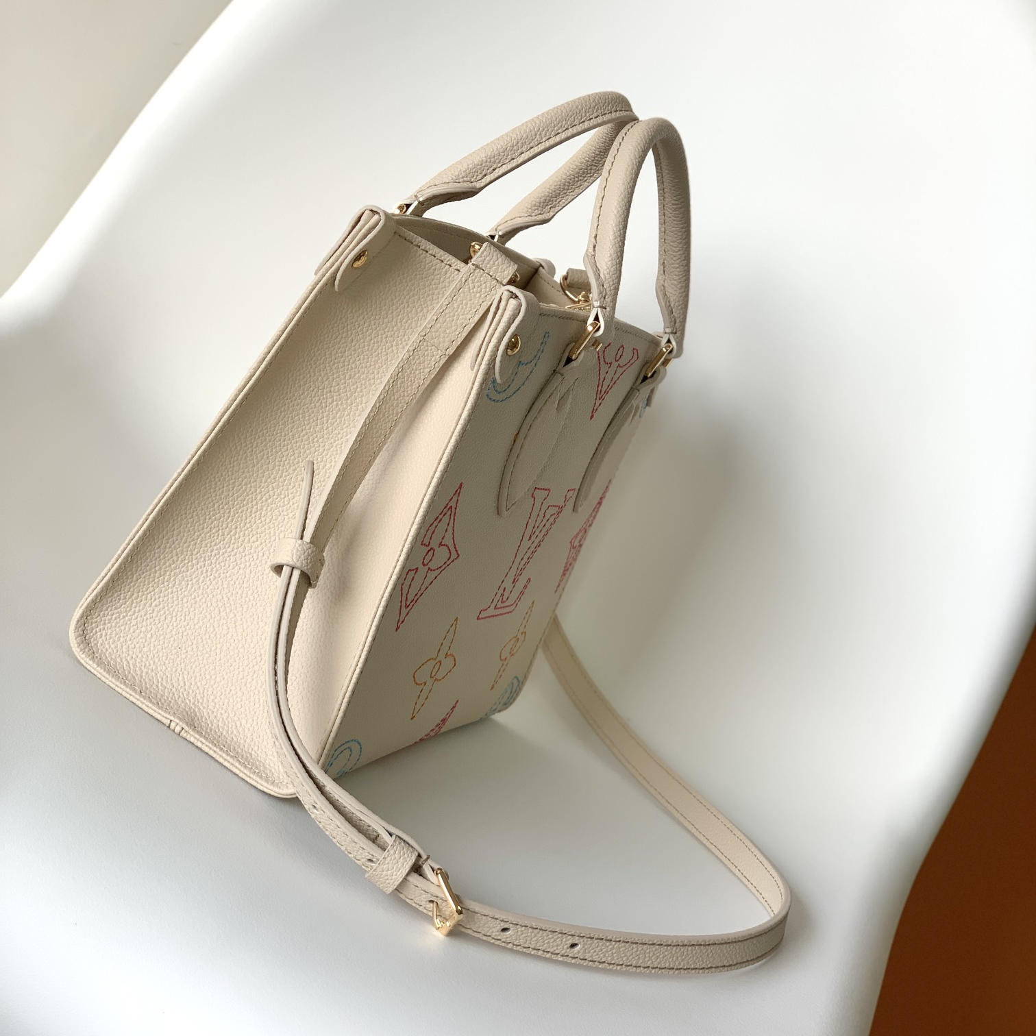 LV - ONTHEGO Soft Grained Cow Leather Tote Bag Shopping Bag Handbag