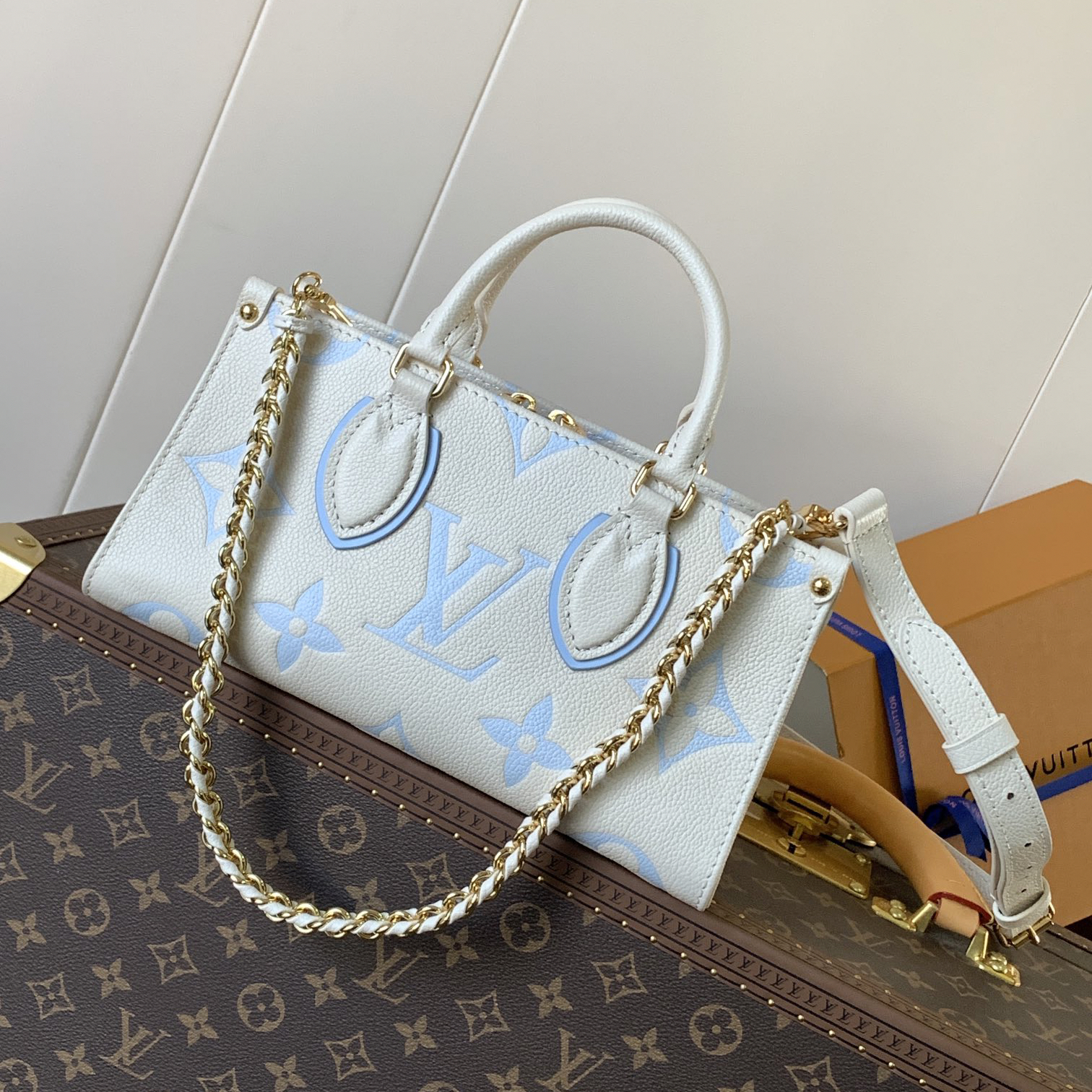 LV-OnTheGo East West Handbag