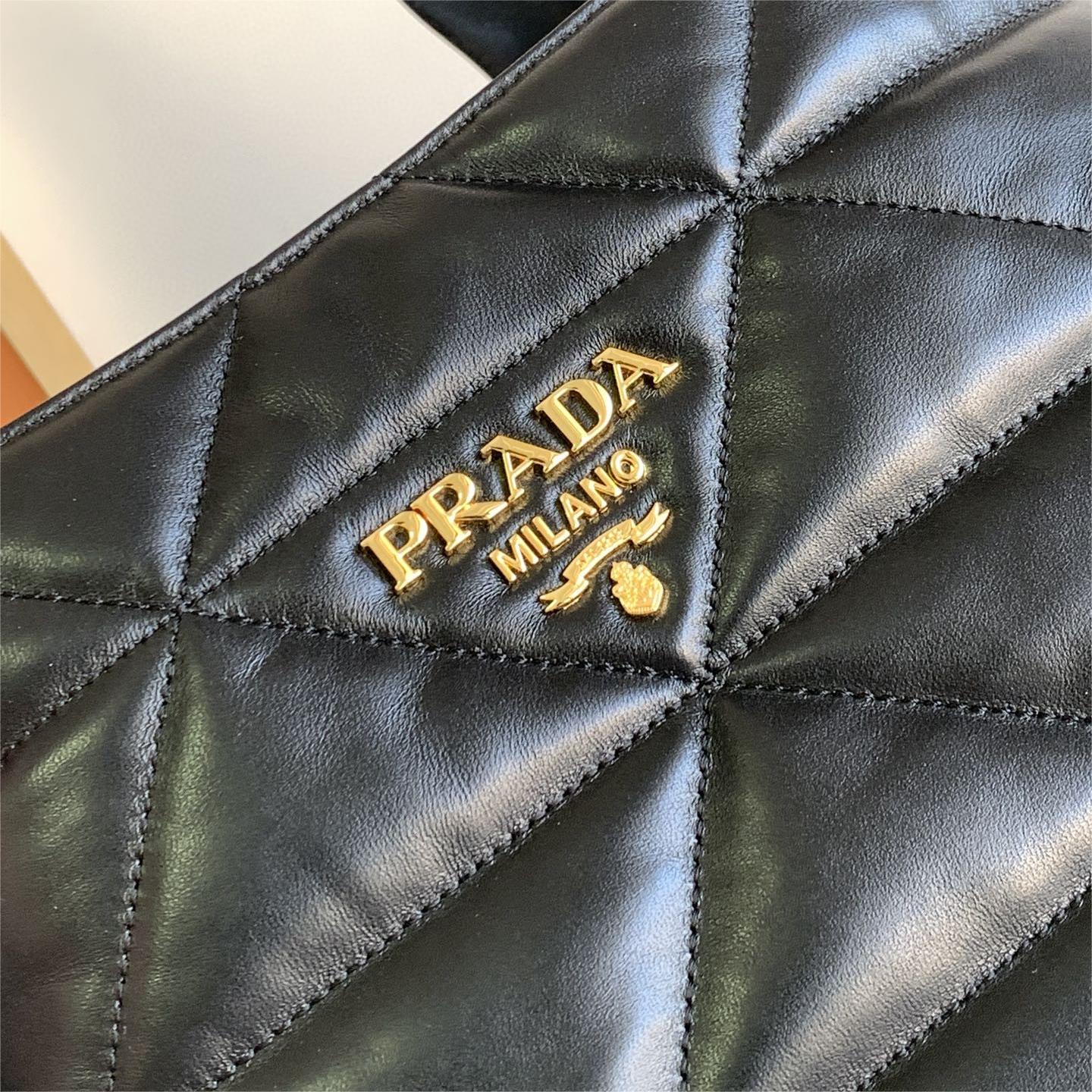 Prada-Large shopping bag, wandering bag