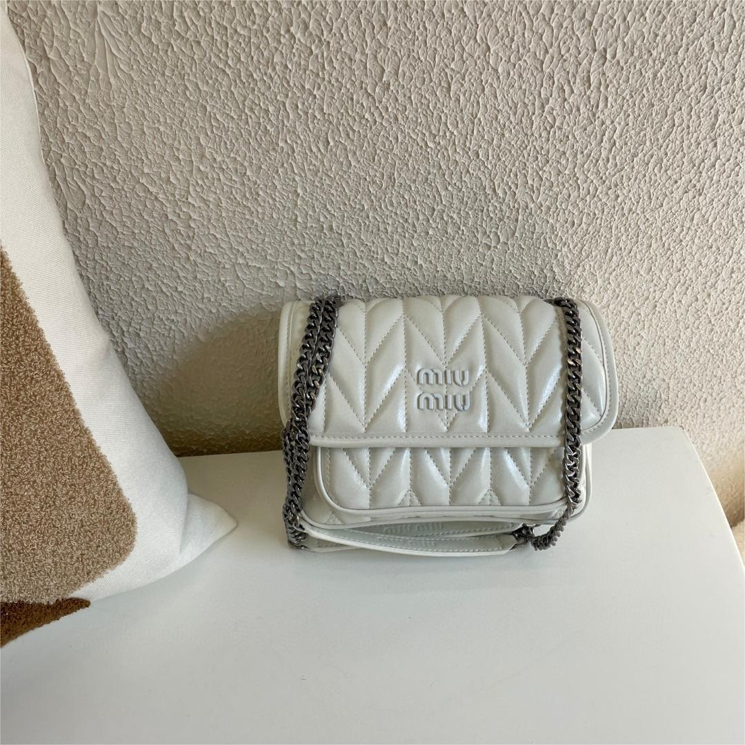 MIU MIU- Wrinkled mailman bag