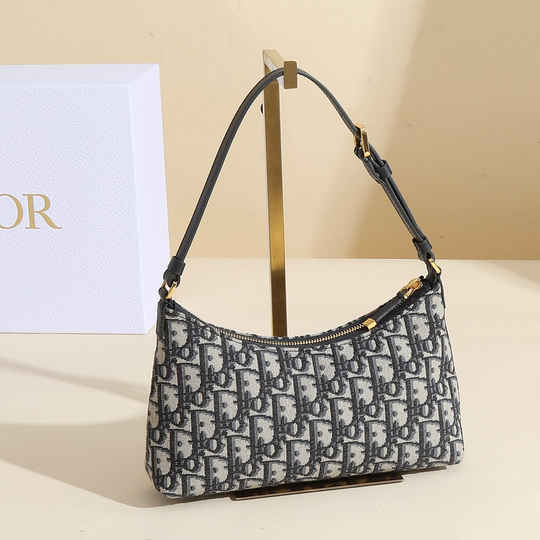 DIOR - 30 Montaigne Fabric and Cowhide Leather Dumpling Bag Handbag