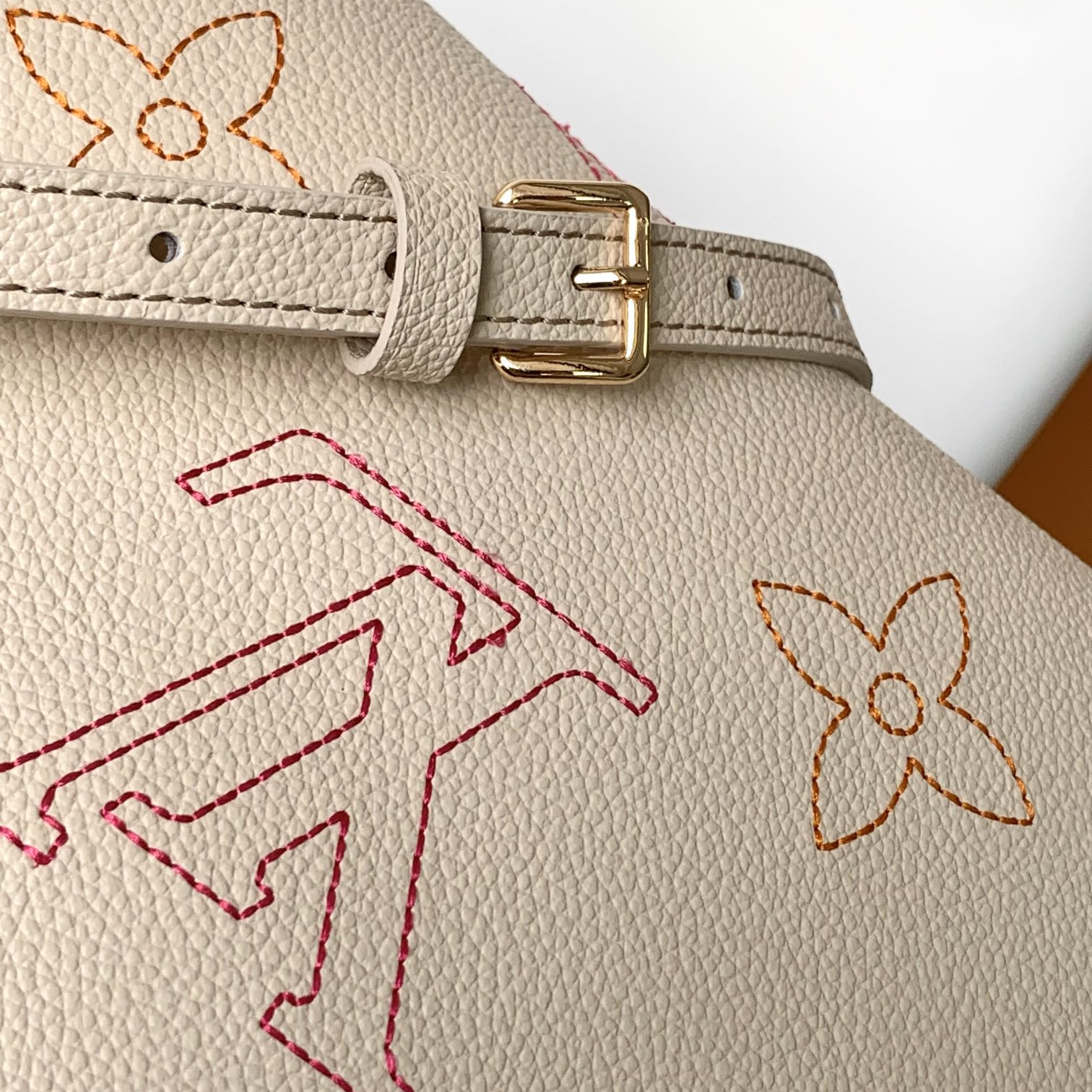 LV - ONTHEGO Soft Grained Cow Leather Tote Bag Shopping Bag Handbag