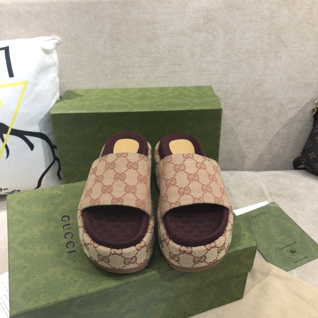 Gucci-Latest spring and summer fashion show Slippers