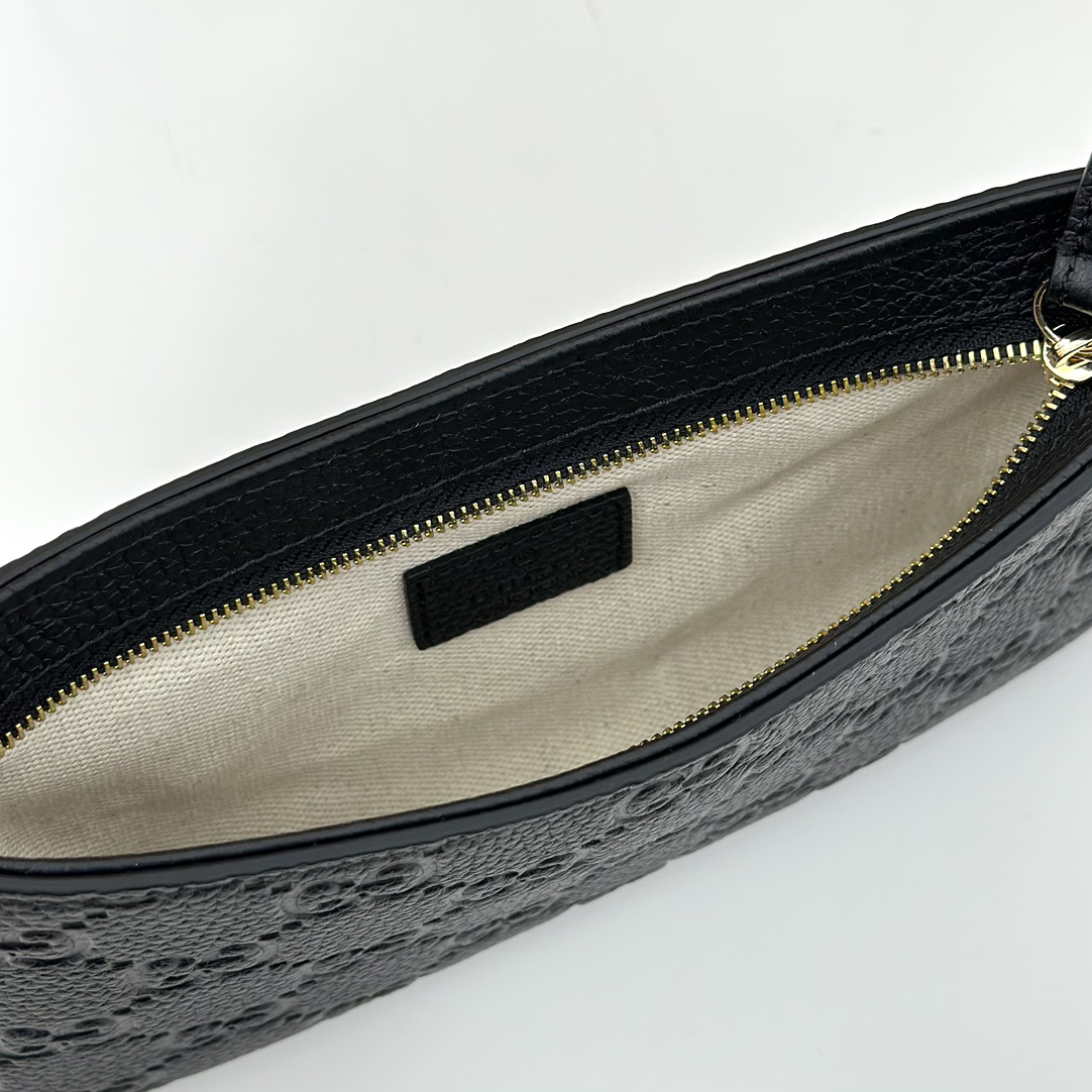 Gucci- Emblem small shoulder bag