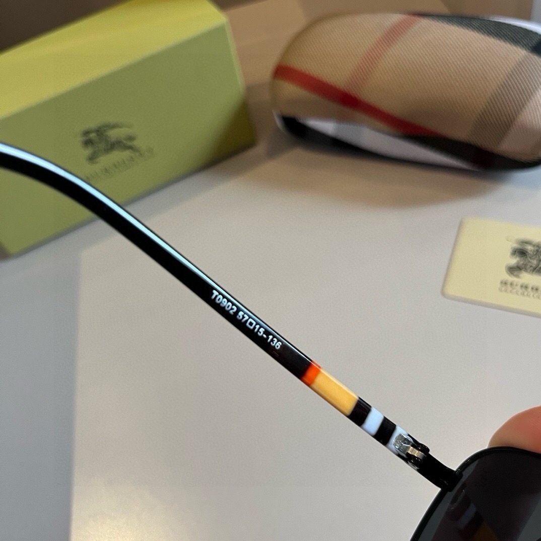 Burberry-New one-piece driving mirror sunglasses
