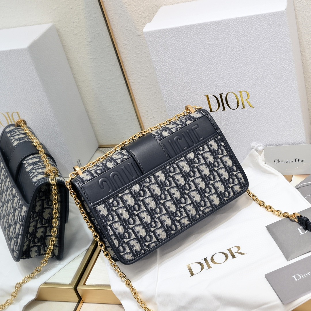 Dior-  Montaigne