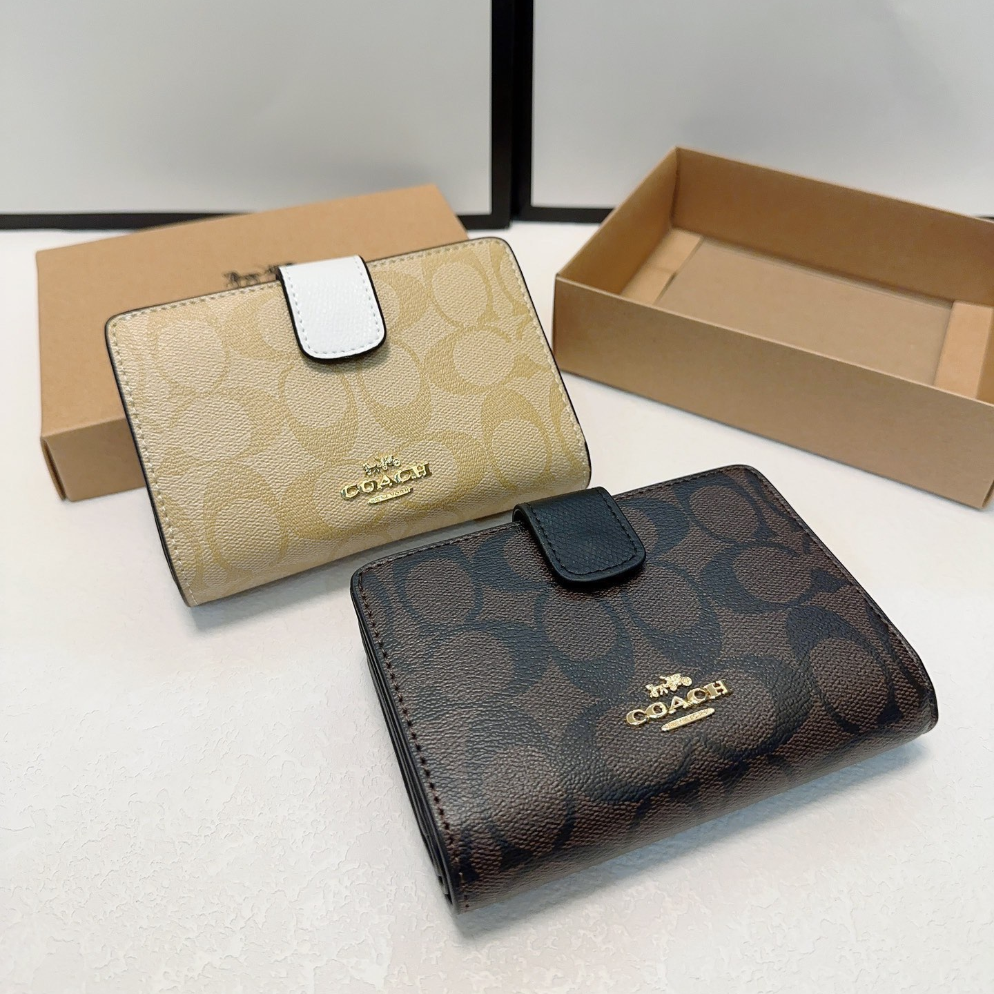 COACH - Printed Compact Wallet