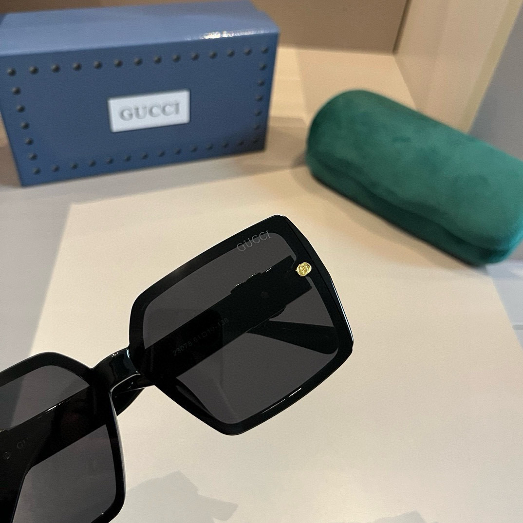 Gucci-Unisex Large Frame Sunglasses