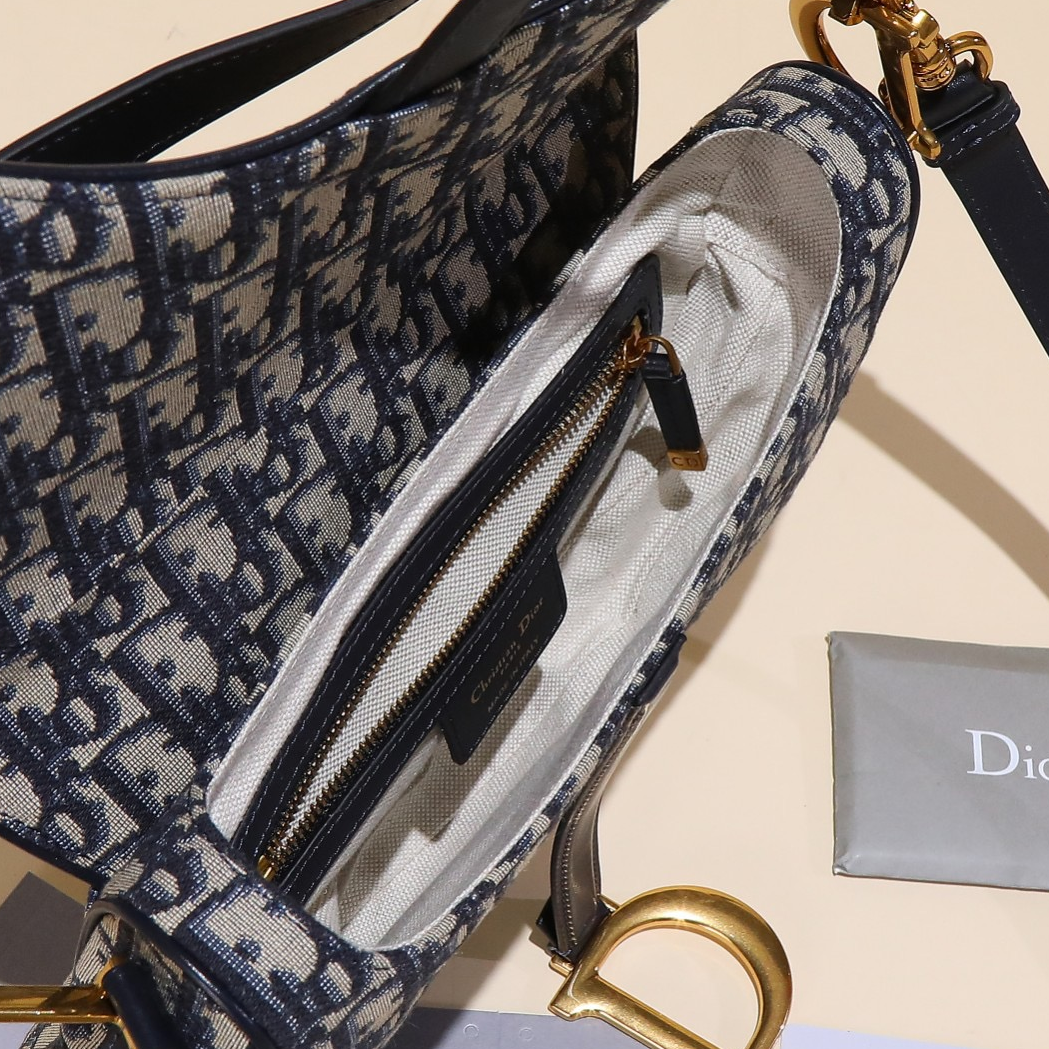 CD-Saddle Classic Saddle Shoulder Crossbody Bag.