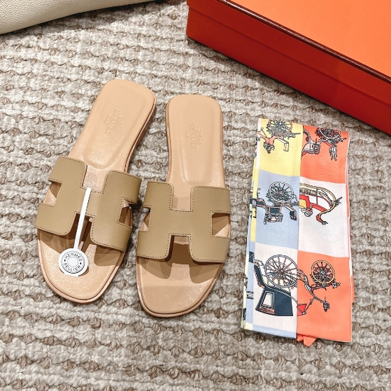 Hermes-Horan Slippers