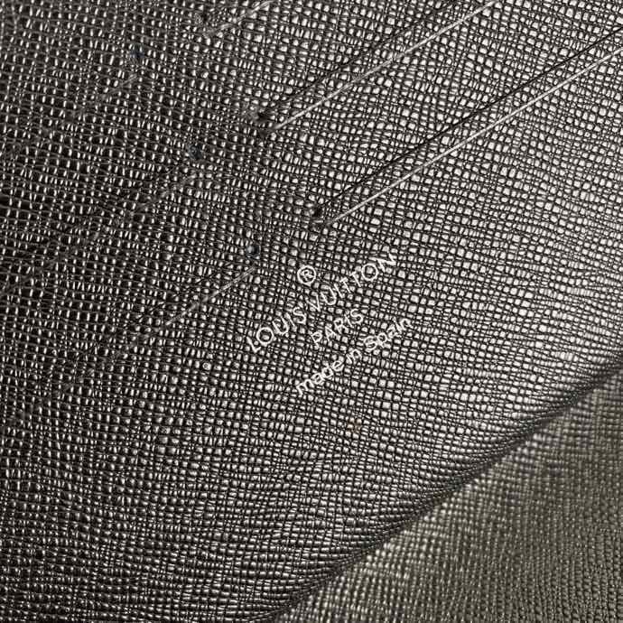 LV-Cross pattern black large single pull wallet