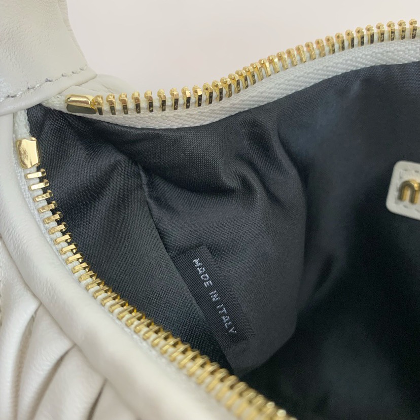 MIU MIU-Wander matelasse Hobo